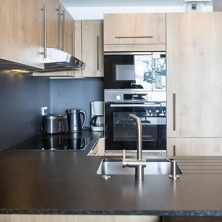 瓦尔查维尔里贝康公寓酒店 3*